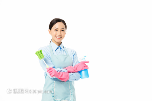 巾帼巧手绘洁净 记家政服务中的现代清洁“双姝”